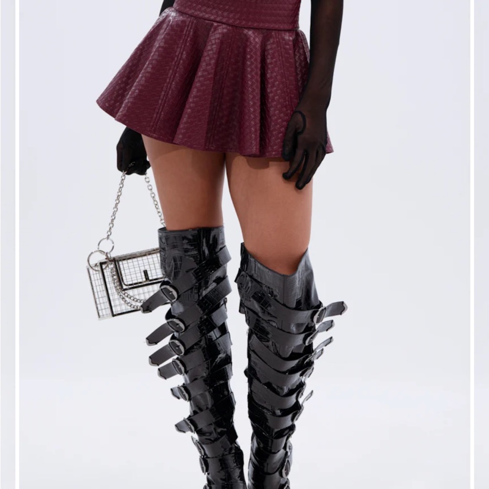 AKIRA Textured Burgundy Skater Skirt - Picture 4 of 4